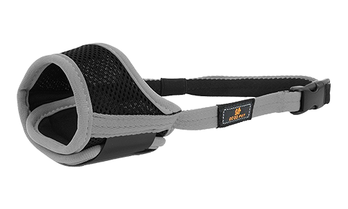 Botniță Pentru Câini Reglabilă, Moale și Căptușită Botniță ajustabilă cu perne moi pentru câini, gri, material ușor din nylon, concepută pentru confort și potrivire sigură.