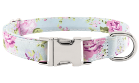 Guler de câine cu model floral pastel, cataramă metalică ajustabilă, 27-40 cm lungime și 2 cm lățime, cu inel pentru lesă.