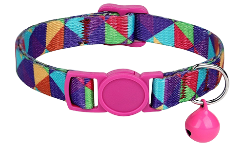Guler de pisică breakaway cu model geometric colorat, ajustabil și ușor, cu cataramă și clopoțel roz asortat.
