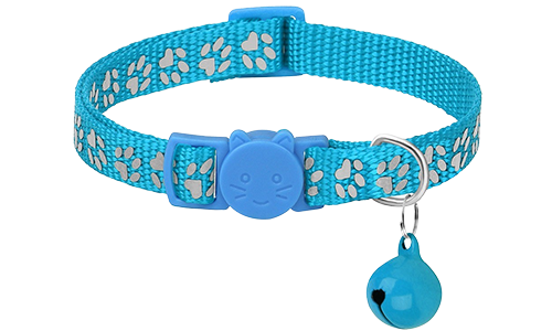 Zgardă bleu cu model de lăbuțe, reglabilă, ușoară, cataramă sigură și clopoțel asortat, ideală pentru confort și siguranță.